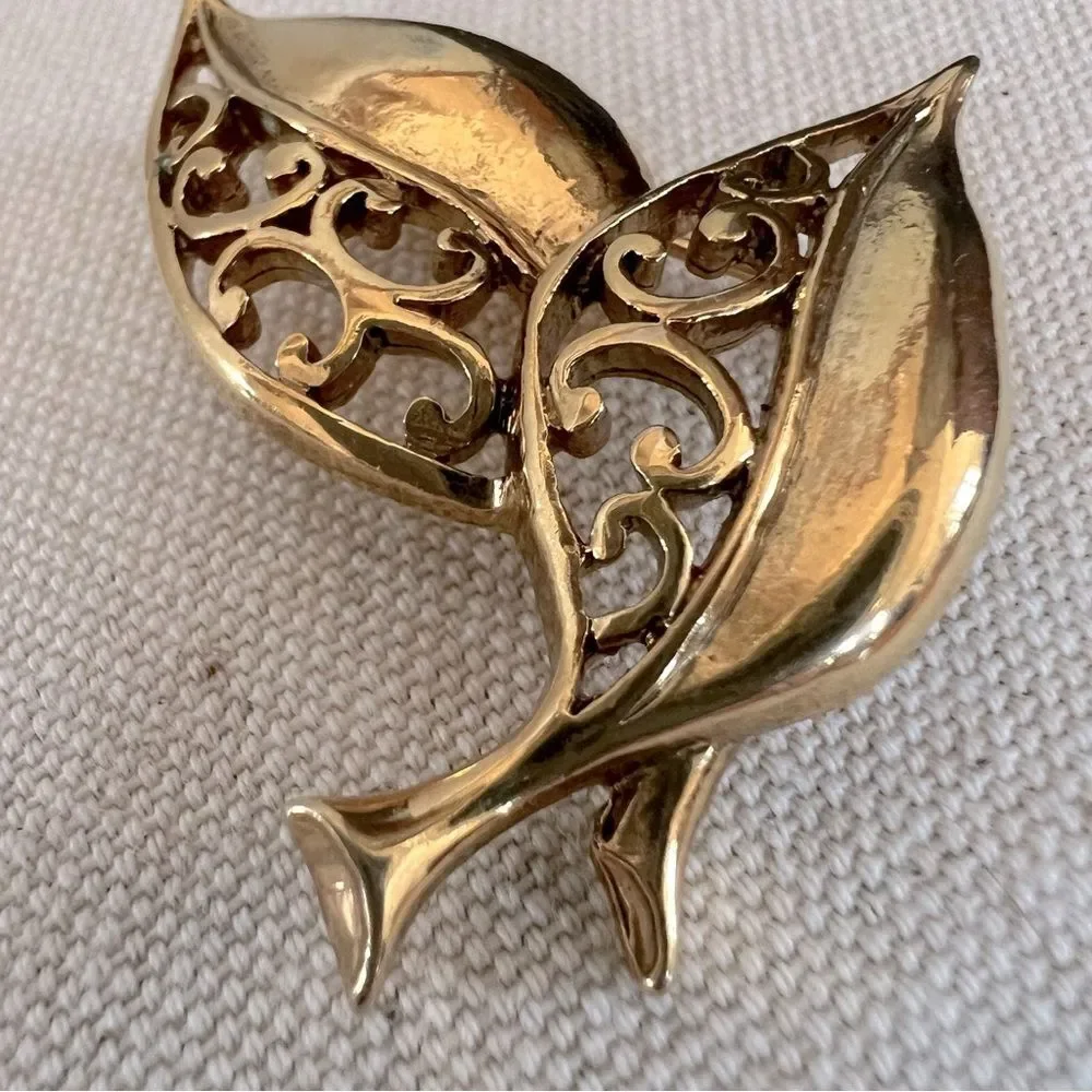 Vintage Gold Tone Boho Retro Dual Leaf Brooch Size 1.5”